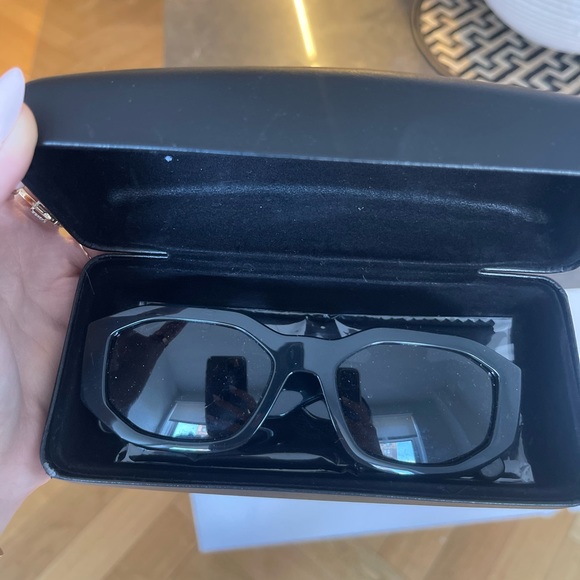 VERSACE TRIBUTE OVAL SUNGLASSES - Picture 7 of 11